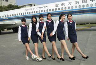 没有参加中考的初中生能读重庆航空学校吗?