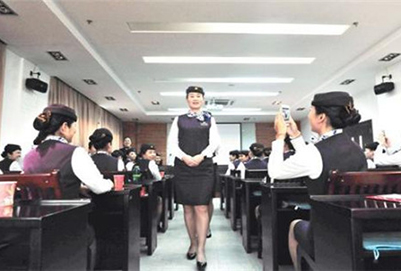 重庆铁路工程学校打造专业一流铁路乘务员