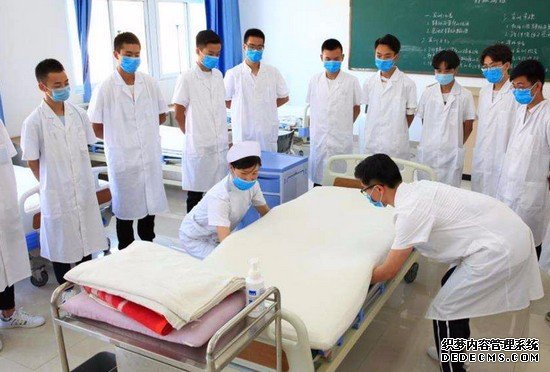 重庆市护士学校学费是多少钱及收费标准_招生问答